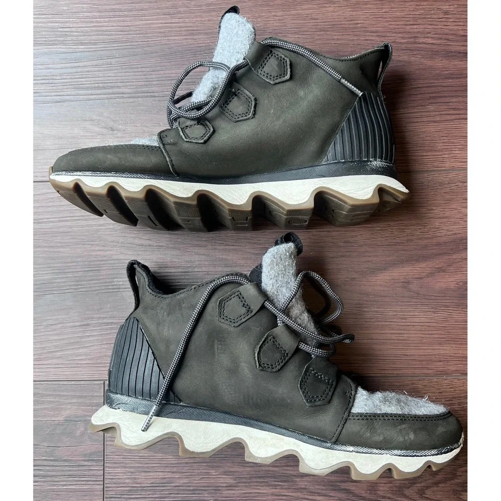 Sorel Kinetic Short Waterproof Boots Dark Green Grey Felt NL3372-010 Womens 9